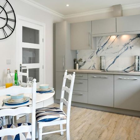 Pass The Keys Newly Refurbished Modern Bungalow - Pets Welcome Villa Swansea Dış mekan fotoğraf