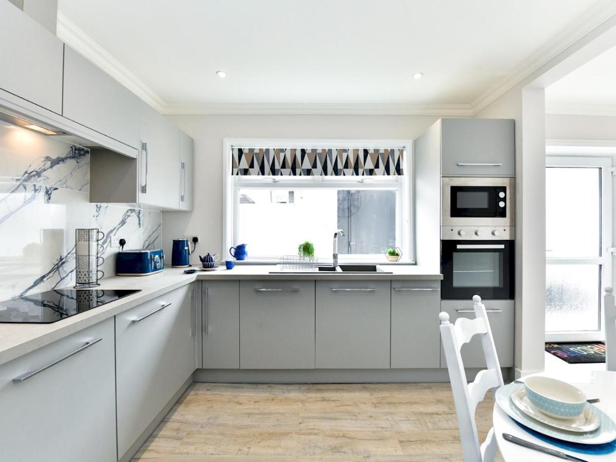 Pass The Keys Newly Refurbished Modern Bungalow - Pets Welcome Villa Swansea Dış mekan fotoğraf