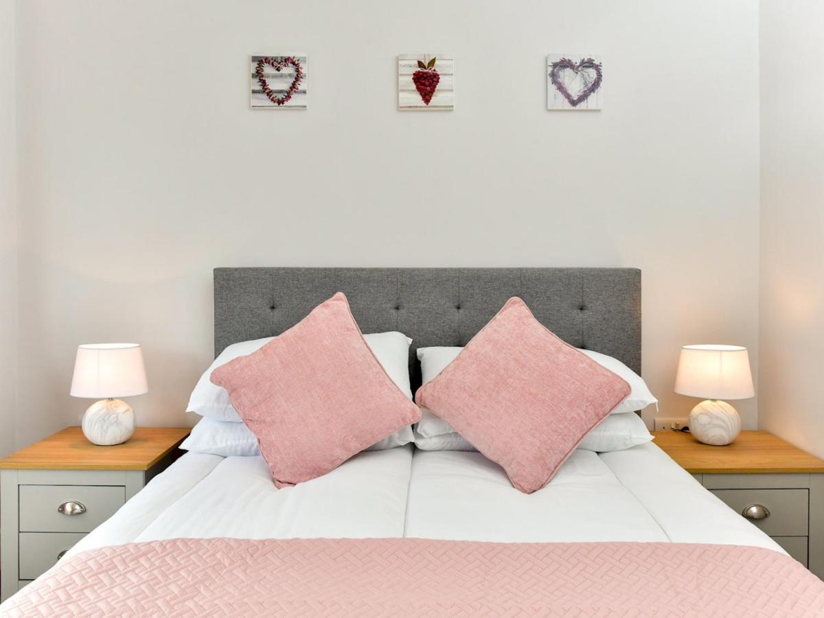 Pass The Keys Newly Refurbished Modern Bungalow - Pets Welcome Villa Swansea Dış mekan fotoğraf