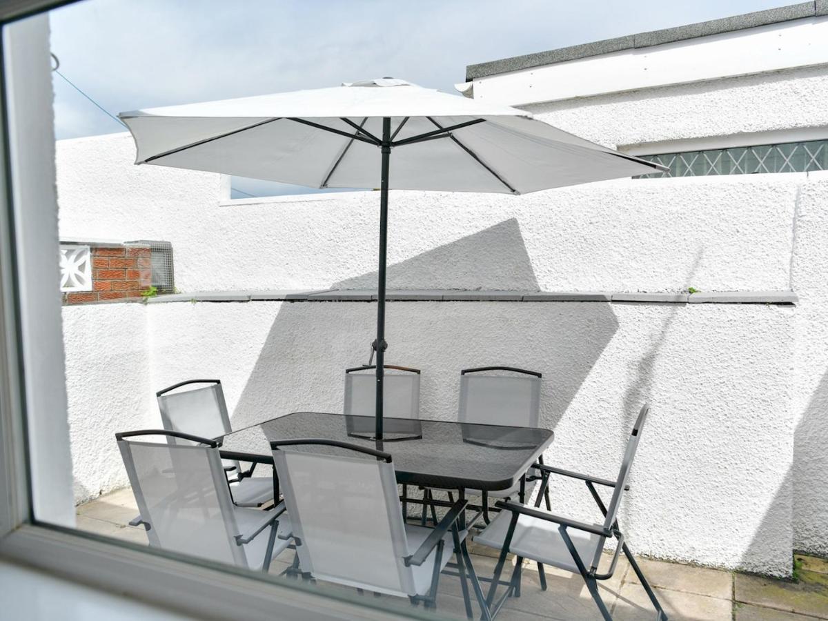 Pass The Keys Newly Refurbished Modern Bungalow - Pets Welcome Villa Swansea Dış mekan fotoğraf